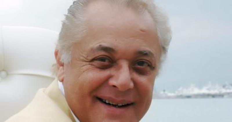 محمود عبدالعزيز