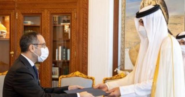 سفير مصر لدى قطر يقدم أوراق ترشحه للأمير تميم