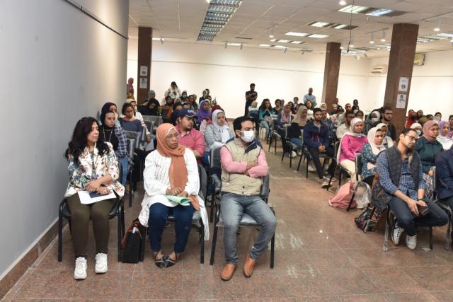 جامعة الأقصر تدعم طلبة الألسن والفنون الجميلة