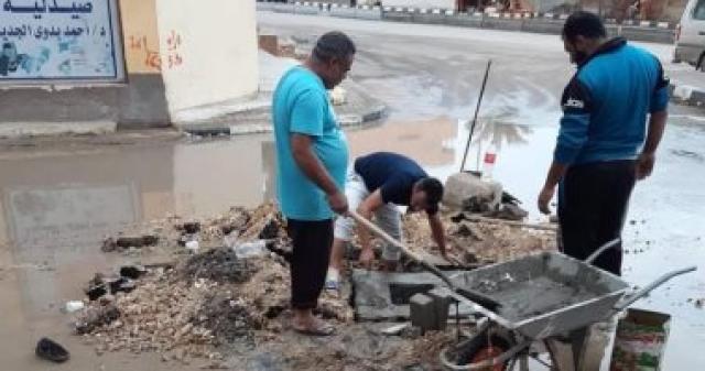 انقاذ  مبنى حى أبو صقيل من الغرق بمصفاه وعزل أعمدة الإنارة بالعريش
