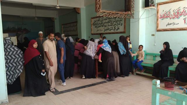 قوافل طبية للأهالي المتضررة من السيول باسوان