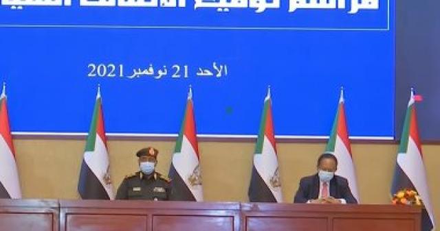 اثناء توقيه الاتفاق