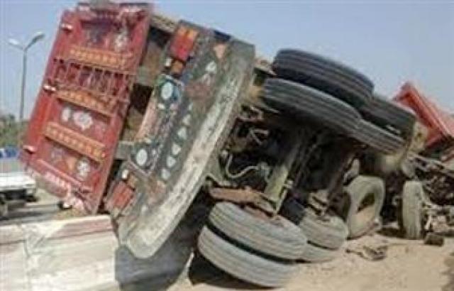 انقلاب «مقطورة» على طريق أسوان الزراعي 
