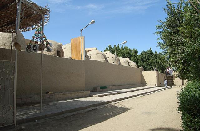 دير القديس الأنبا باخوميوس بالأقصر 