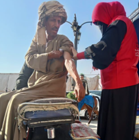 حملة تطعيم أصحاب عربات الحنطور بلقاح كورونا بالأقصر