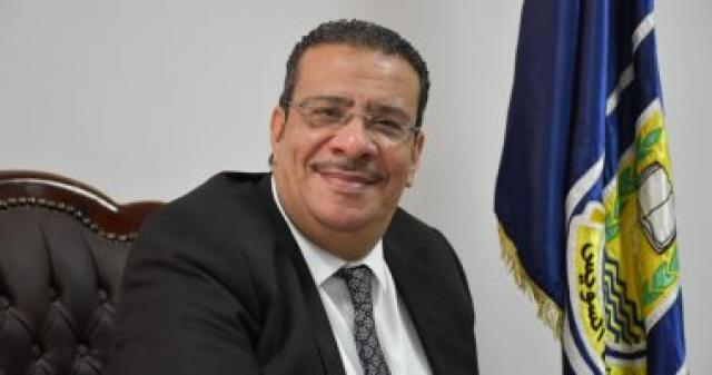 الدكتور أحمد زكي رئيس جامعة قناة السويس