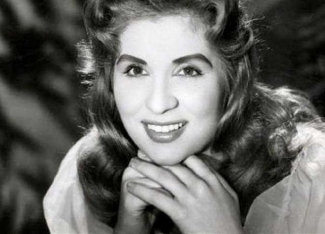  الفنانة  صباح 