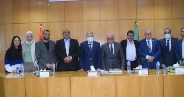 محافظ المنيا يستقبل وفدا طلابيا من كلية الفنون الجميلة