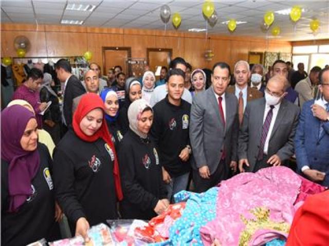 افتتاح  المعرض الخيري الرابع للملابس الجاهزة