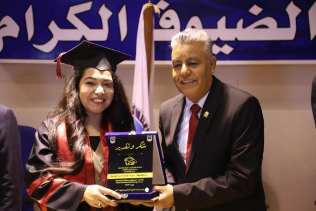 تخريج الدفعة الثالثة بكلية طب الفم والأسنان بجامعة جنوب الوادي
