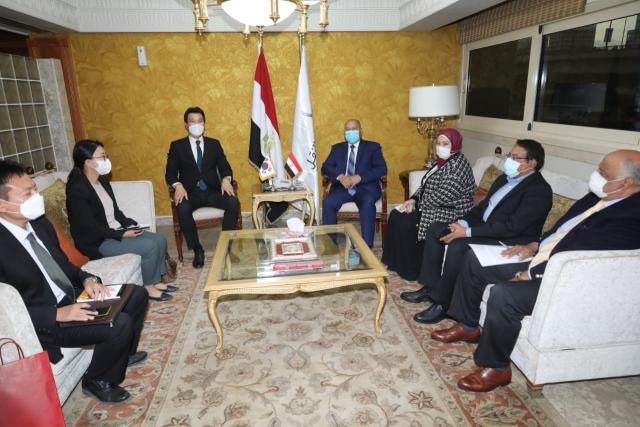 وزير انقل و سفير كوريا الجنوبية بالقاهرة