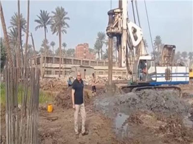 انشاء كوبري للسيارات بمزلقان السكة الحديد بمركز أبو النمرس