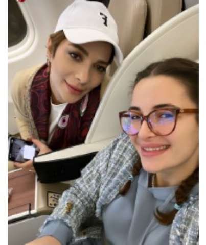  شام الذهبي برفقة والدتها أصالة