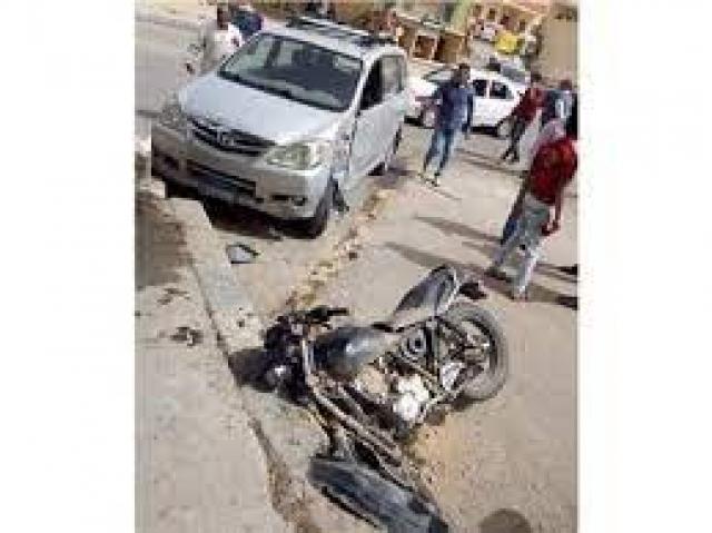 حادث تصادم سيارة ودراجة بخارية