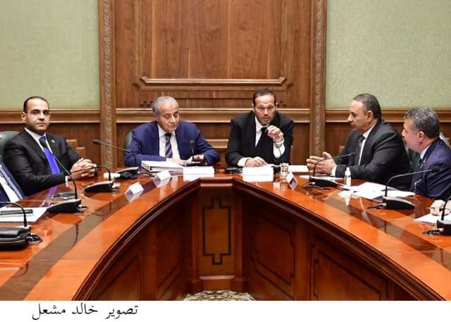 جانب من اجتماع لجنة الصناعة بالشوخ