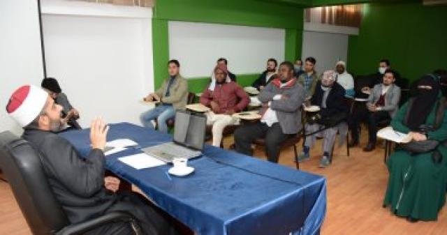 جانب من محاضرة أمين الفتوى للطلاب الوافدين