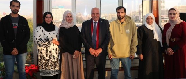 خلف الزناتى يستقبل وفد جمعية المعلمين الإماراتيين
