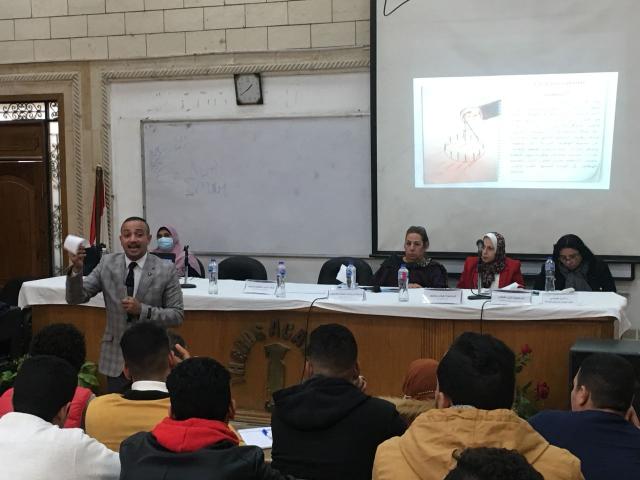 ندوة تثقيفية لطلاب أكاديمية طيبة