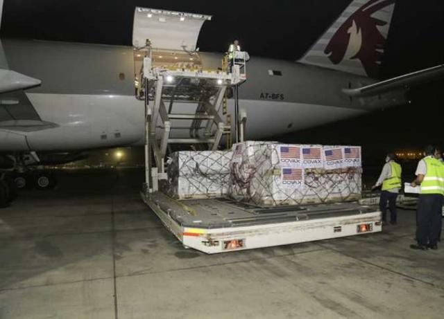 وصول جرعات لقاح فايزر إلى مصر