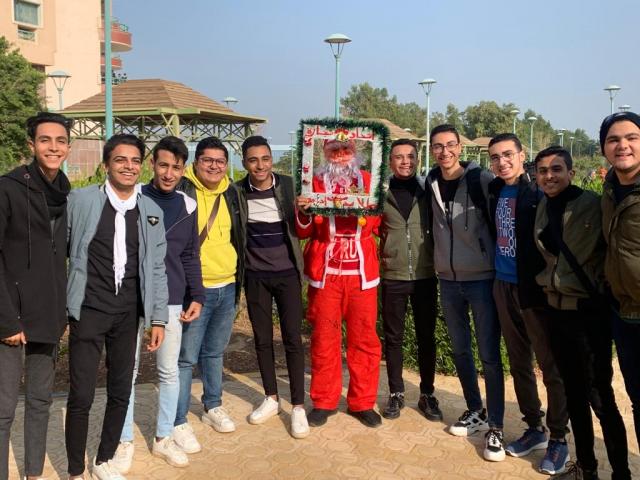 اتحاد طلاب -كليه تجارة - جامعة سوهاج- تقديم الدعم - البابا نويل