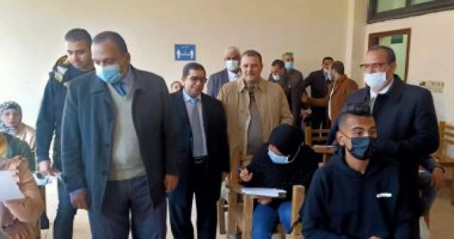 نائب رئيس جامعة بنها خلال تفقد سير الامتحانات