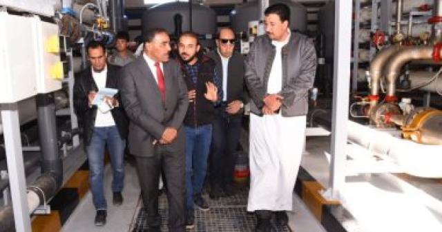محافظ مطروح يتفقد محطة تحلية براني
