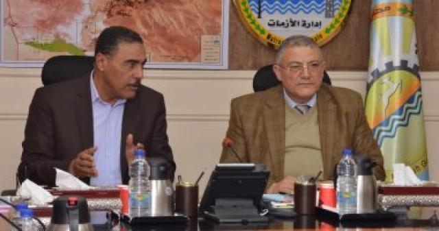 محافظ مطروح ورئيس مصنع حلوان للصناعات
