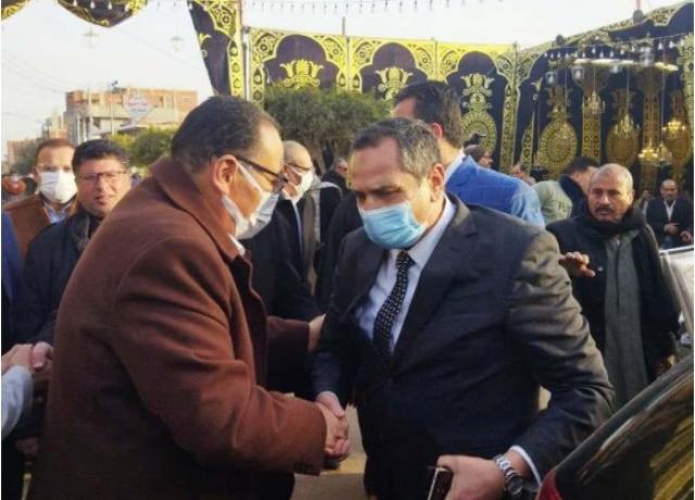 محافظ الشرقية يؤدى واجب العزاء