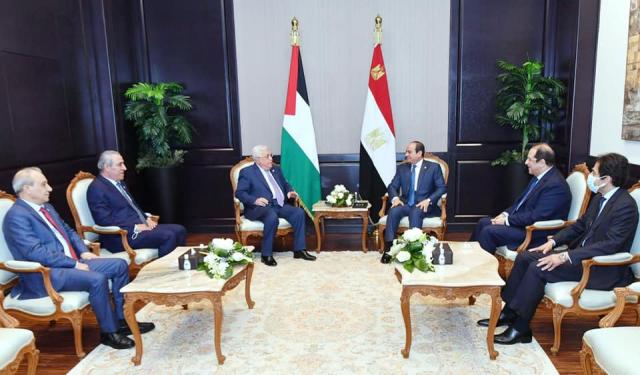 الرئيس السيسي يستقبل أبومازن والوفد المرافق له