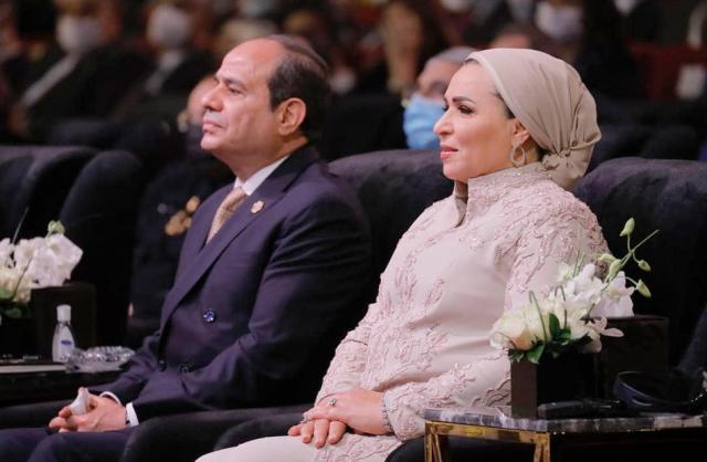 الرئيس السيسي والسيدة قرينته