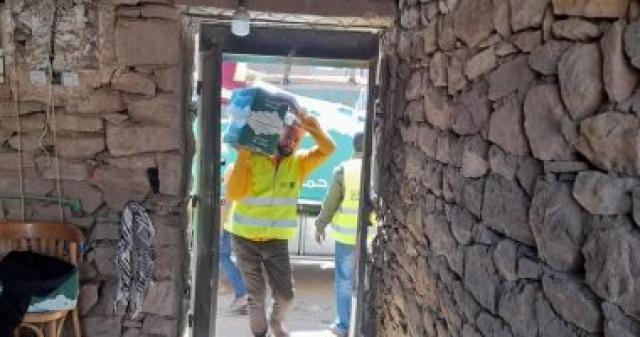 حملة لتوزيع مواد غذائية باسوان
