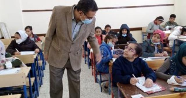 وكيل وزارة التربية والتعليم بالبحر الأحمر يتفقد الامتحانات