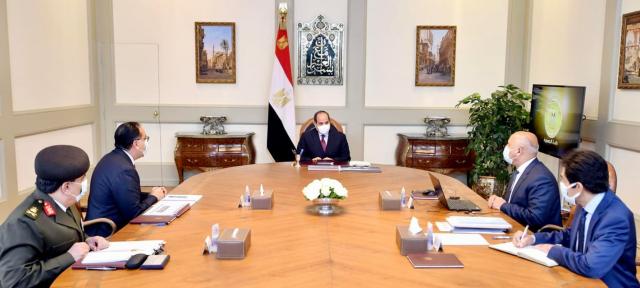 وزير النقل يعرض على الرئيس السيسي مستجدات الأتوبيس الترددي