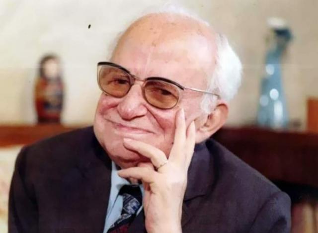 الاديب الكبير يحي حقي