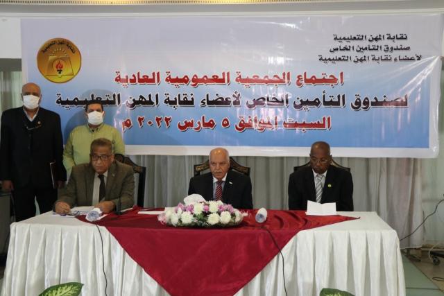  خلف الزناتى نقيب المعلمين