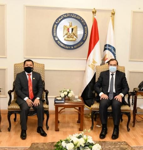 وزير البترول و سفير ماليزيا بالقاهرة