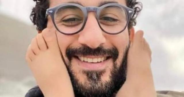  احمد حلمى وابنه 