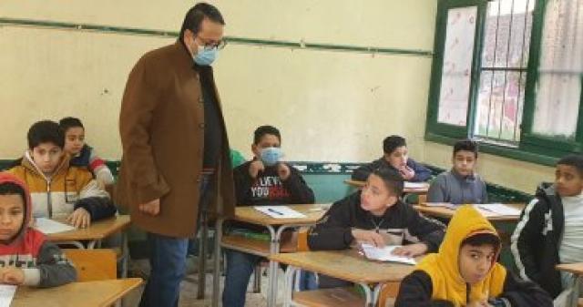 وكيل ”تعليم الغربية” يتابع امتحانات النقل 