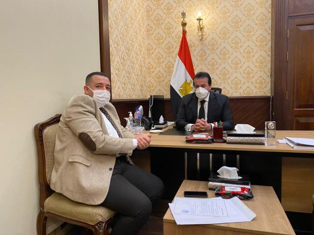 وزير التعليم العالي و القائم بعمل وزير الصحة
