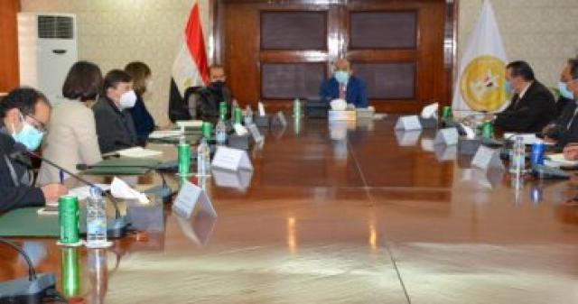 وزير التنمية المحلية خلال لقاء وفد الأمم المتحدة فى مصر