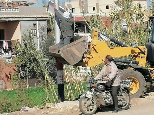 إزالة الإعلانات واللوحات غير المرخصة بالشرقية