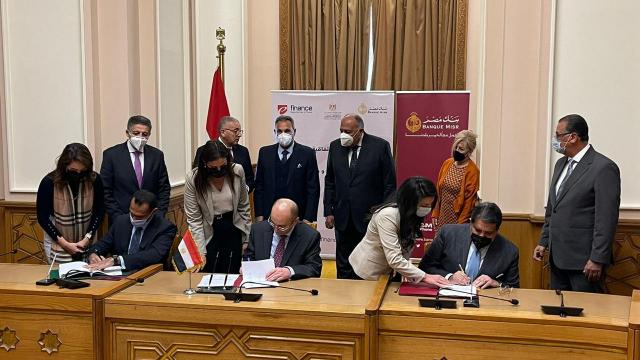 وزير الخارجية خلال مراسم التوقيع