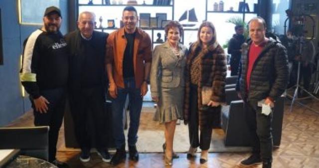 كامل أبو على مع أسرة دايما عامر