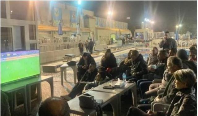 لسفير الامريكى يشاهد مبارة مصر والسنغال