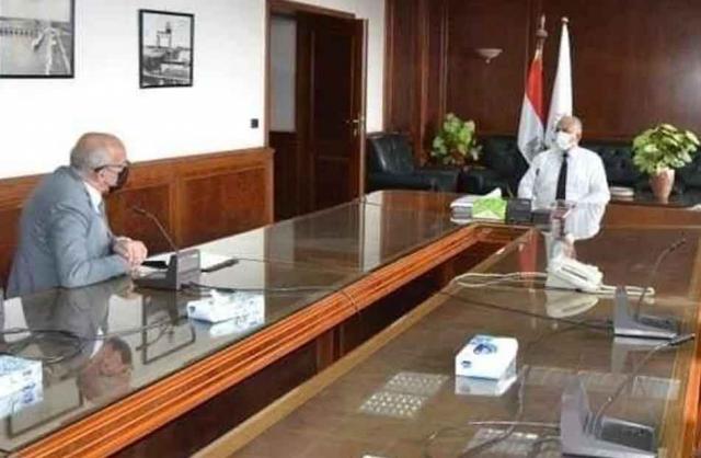 وزير الري يناقش التعاون مع هندسة القاهرة لتنمية وإدارة الموارد المائية
