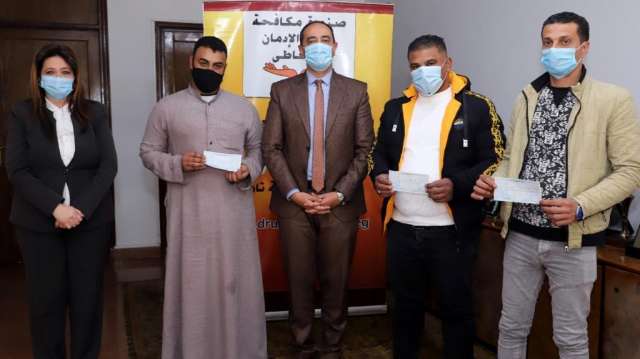 مكافحة الإدمان يسلم دفعة جديدة من المتعافين قروضا لإنشاء مشروعات صغيرة