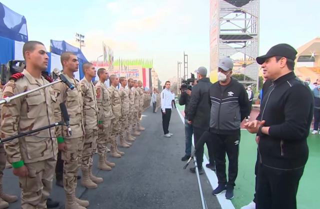 الرئيس السيسي مع طلبة الكلية الحربية