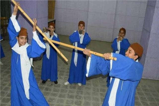 عرض فنون شعبية للأطفال