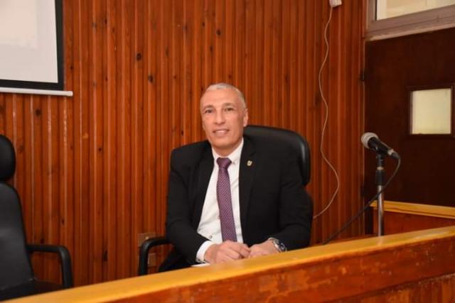 الدكتور عادل مبارك رئيس جامعة المنوفية