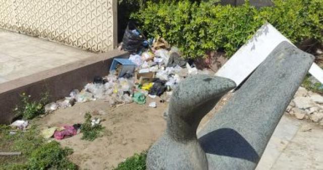 منحوتات أمام متحف الفن الحديث